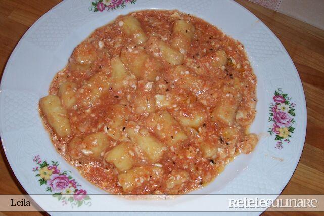 Gnocchi in Sos de Rosii (Alla Sorrentina)