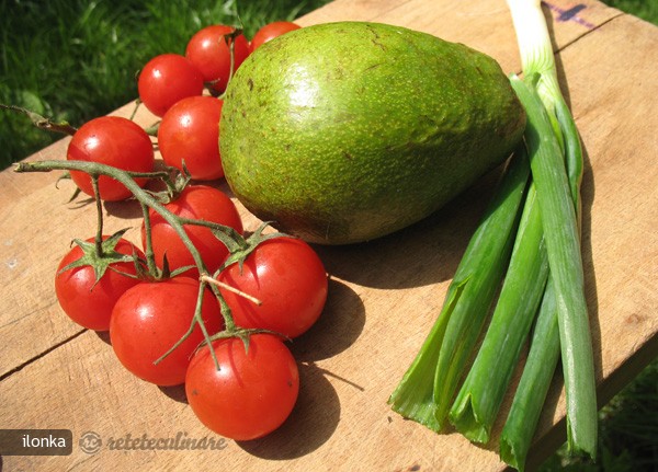 Rosii Cherry Umplute cu Pasta de Avocado