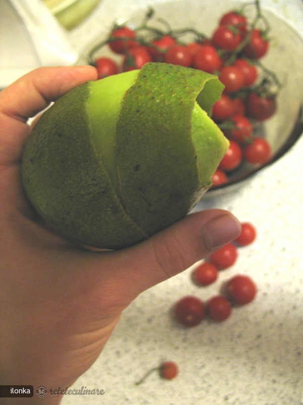 Rosii Cherry Umplute cu Pasta de Avocado