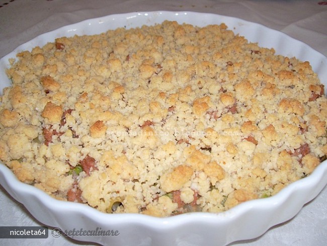 Crumble Sarat cu Dovlecei, Vinete si Ton