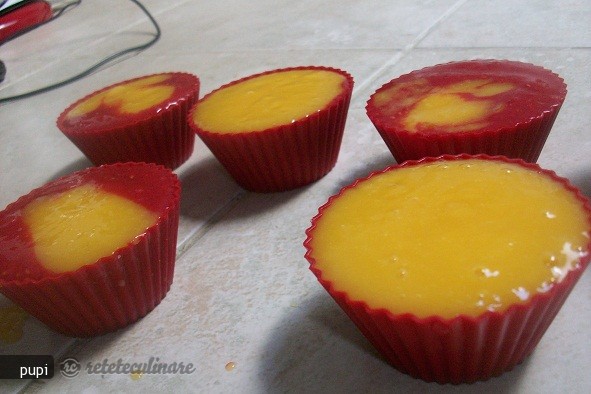 Inghetata de Fructe de Padure, banane si Avocado
