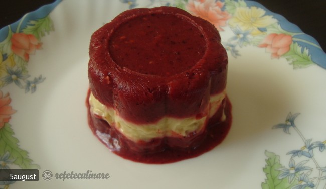 Inghetata de Fructe de Padure, banane si Avocado