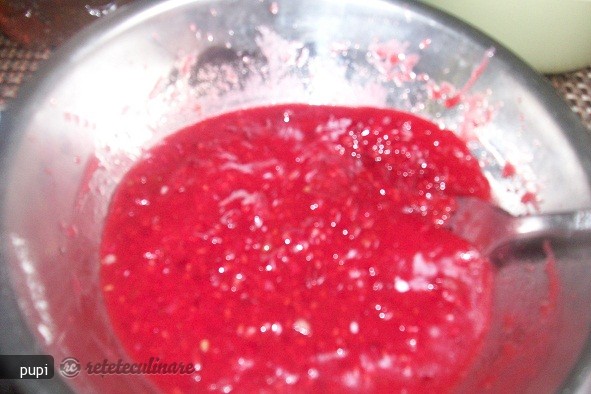 Salata cu Dressing de Zmeura