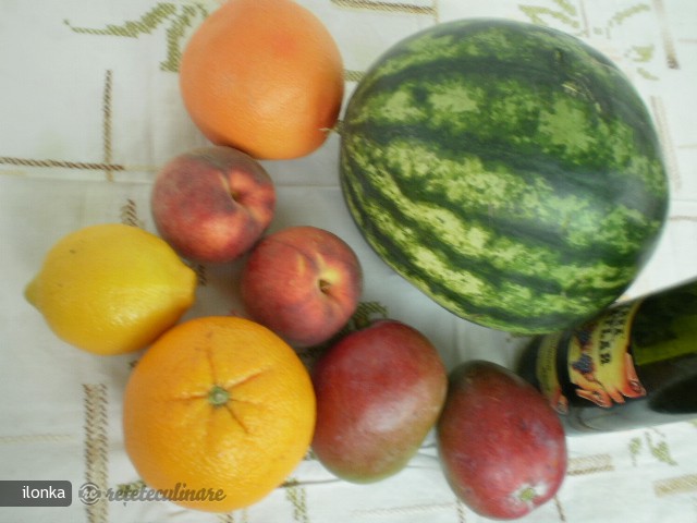 Salata de Fructe in Pepene de Dabuleni