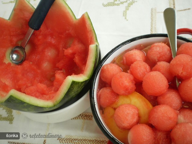 Salata de Fructe in Pepene de Dabuleni