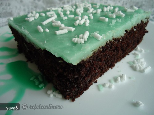 Prajitura cu Ciocolata si Glazura de Menta (de Post)
