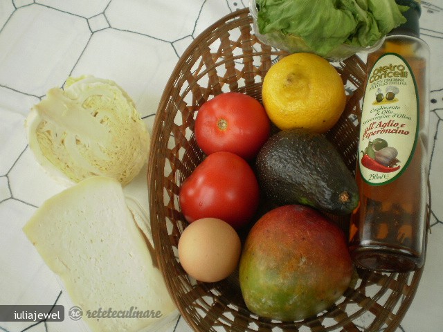 Salata de Varza cu Mango si Avocado