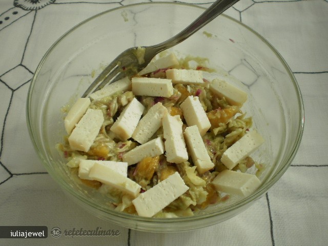 Salata de Varza cu Mango si Avocado