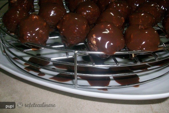 Ferrero Rocher (Bomboane de Ciocolata cu Alune)