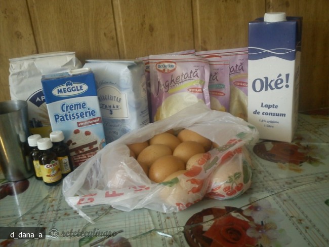 Tort cu Crema de Praf de Inghetata