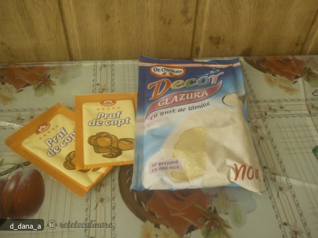 Tort cu Crema de Praf de Inghetata
