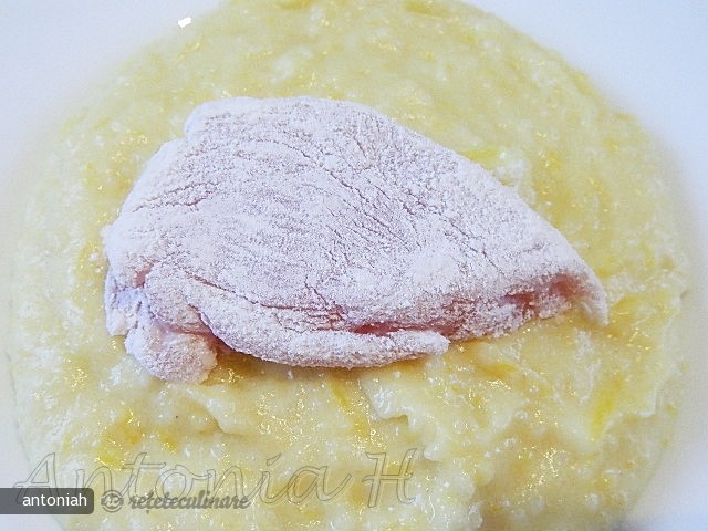 Pui in Crusta de Orez si Lamaie
