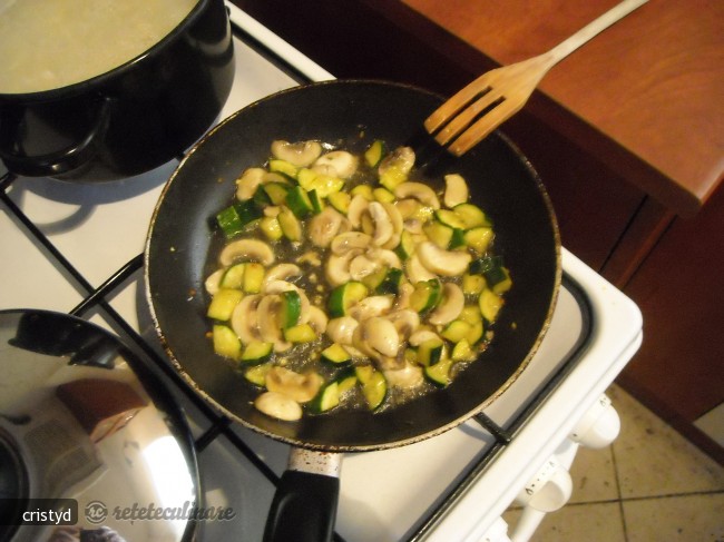 Penne cu Sos de Smantana si Spanac