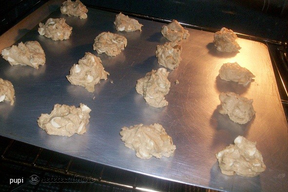 Macadamia, white Chips Cookies (Biscuiti cu Nuci si Ciocolata)