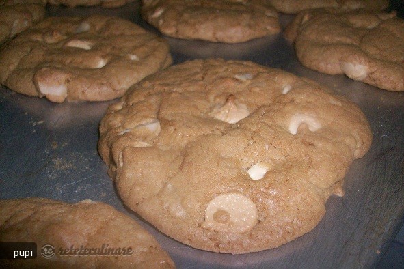 Macadamia, white Chips Cookies (Biscuiti cu Nuci si Ciocolata)