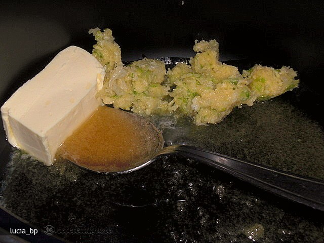 Pasta Dulce de Usturoi (Sweet Garlic Paste)