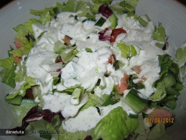 Salata Verde cu Somon Afumat, creveti si Sos de Iaurt