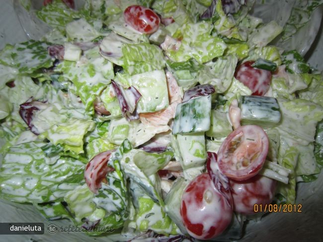 Salata Verde cu Somon Afumat, creveti si Sos de Iaurt