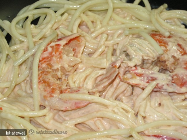 Salata Verde cu Somon Afumat, creveti si Sos de Iaurt