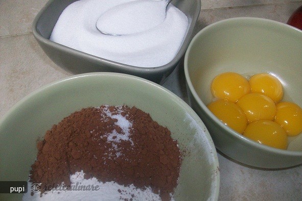 Tort `Violeta` (Cacao cu Crema de Nuci)