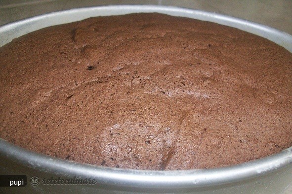 Tort `Violeta` (Cacao cu Crema de Nuci)
