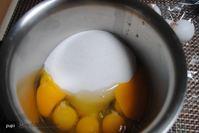 Tort `Violeta` (Cacao cu Crema de Nuci)