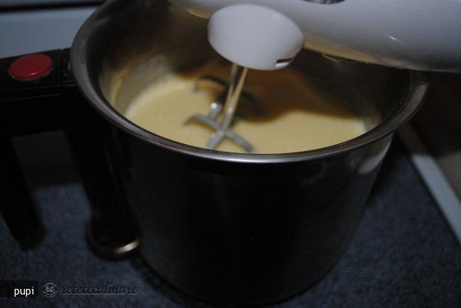Tort `Violeta` (Cacao cu Crema de Nuci)