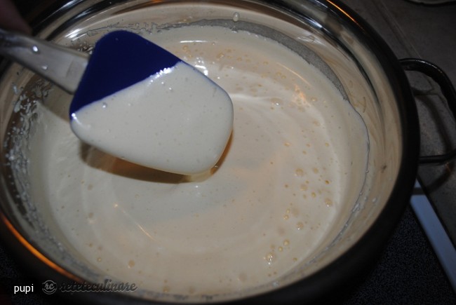 Tort `Violeta` (Cacao cu Crema de Nuci)