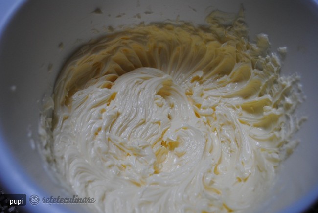 Tort `Violeta` (Cacao cu Crema de Nuci)