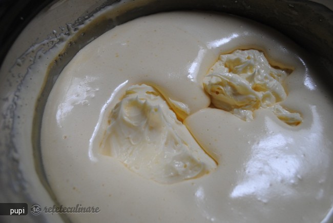 Tort `Violeta` (Cacao cu Crema de Nuci)