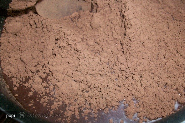 Tort `Violeta` (Cacao cu Crema de Nuci)