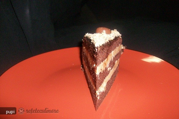 Tort `Violeta` (Cacao cu Crema de Nuci)