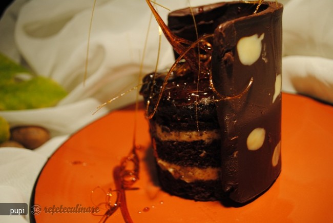 Tort `Violeta` (Cacao cu Crema de Nuci)