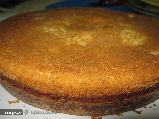 Tort Ciudat - cu Crema de Smantana si Struguri