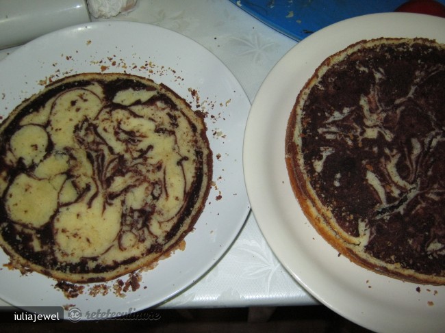 Tort Ciudat - cu Crema de Smantana si Struguri