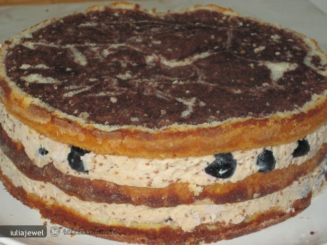 Tort Ciudat - cu Crema de Smantana si Struguri