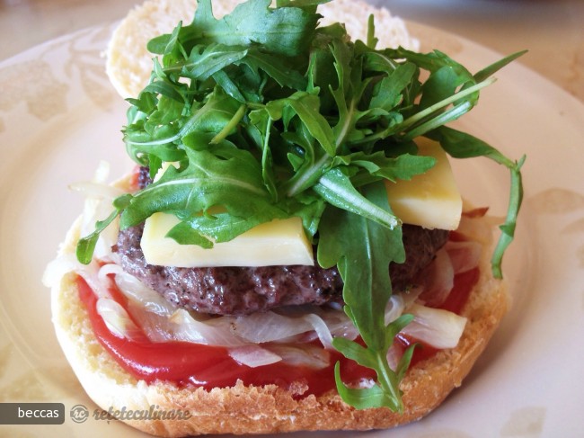 Burger cu Chifla de Casa