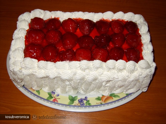 Tort cu Capsuni si Mousse de Piersici