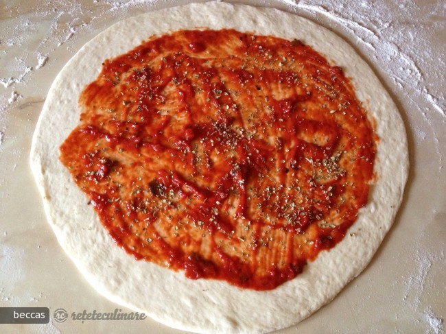 Pizza Calzone cu Mozzarela si Prosciutto