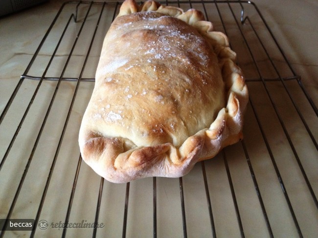 Pizza Calzone cu Mozzarela si Prosciutto