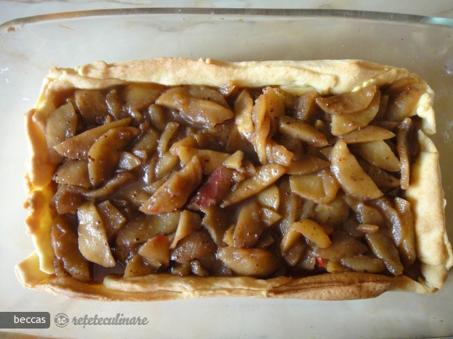 Tarta cu Mere, Sos Caramel si Mascarpone
