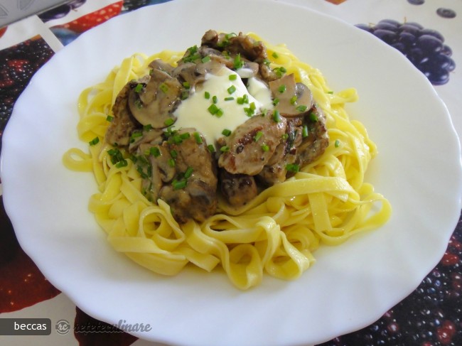 Stroganoff cu Ciuperci si Carne de Vita