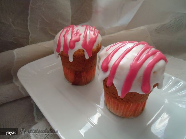 Muffins cu Gem de Prune Rosii