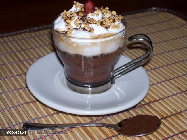Cafea cu Crema de Alune si Frisca