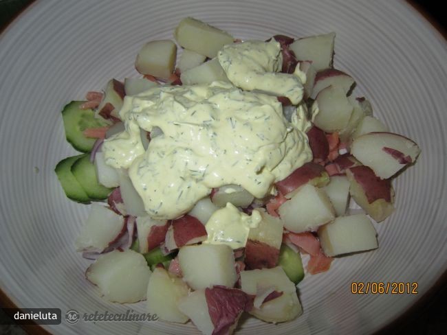 Salata de Cartofi cu Somon Afumat