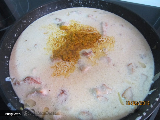 Orez Thailandez cu Piept de Pui in Sos de Curry