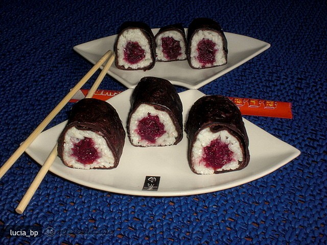 Sushi din Clatite de Ciocolata cu Visine