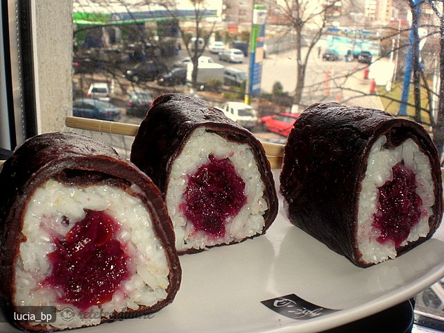 Sushi din Clatite de Ciocolata cu Visine