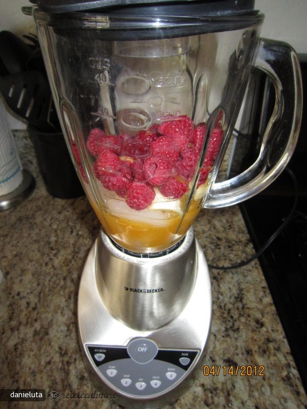 Smoothie de Banana si Zmeura