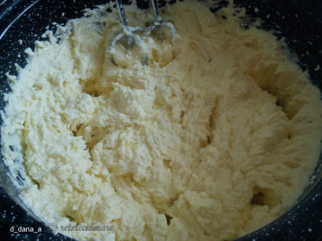 Pasca cu Crema de Branza Dulce